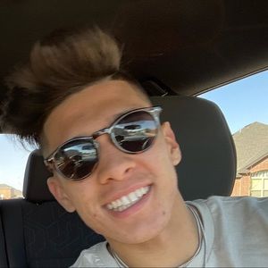 Meet your Posher, Julian